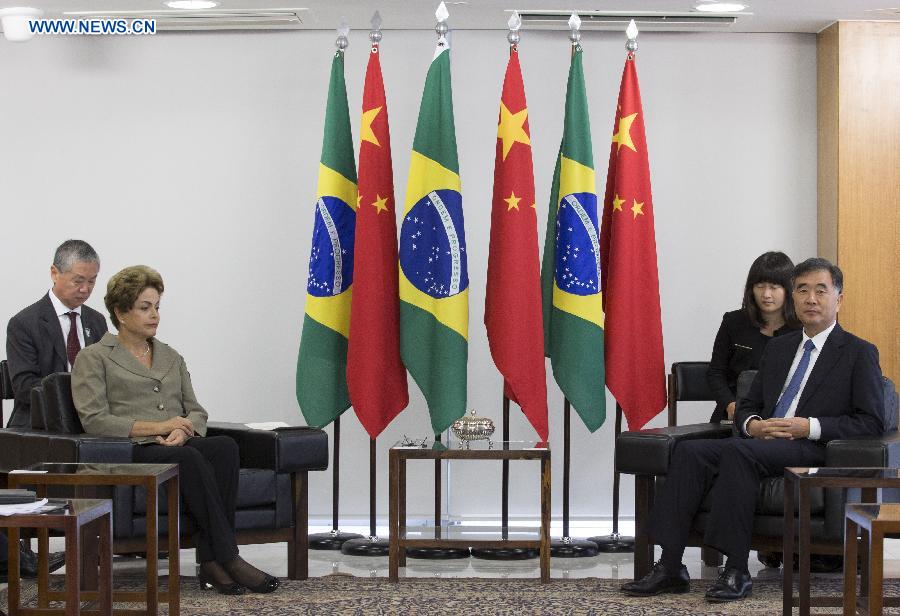 Brazilian President Dilma Rousseff (front, L) meets with Chinese Vice Premier Wang Yang in Brasilia, Brazil, June 26, 2015. (Xinhua/Rong Hao)