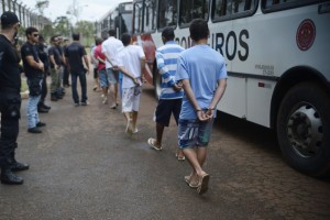 Detained youths being transferred to facility near Brasília, photo by Marcelo Camargo/Agencia Brasil.