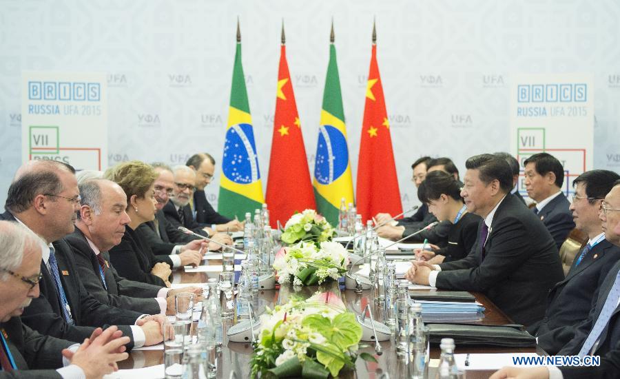Chinese President Xi Jinping meets with Brazilian President Dilma Rousseff in Ufa, Russia, July 9, 2015. (Xinhua/Xie Huanchi)