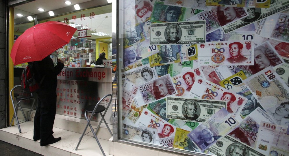The blooming economic partnership between Russia and China is bringing to life one of the US worst nightmares of the century – a gradual decline of dollar dominance in global trade, investments and payments. © AP Photo/ Kin Cheung
