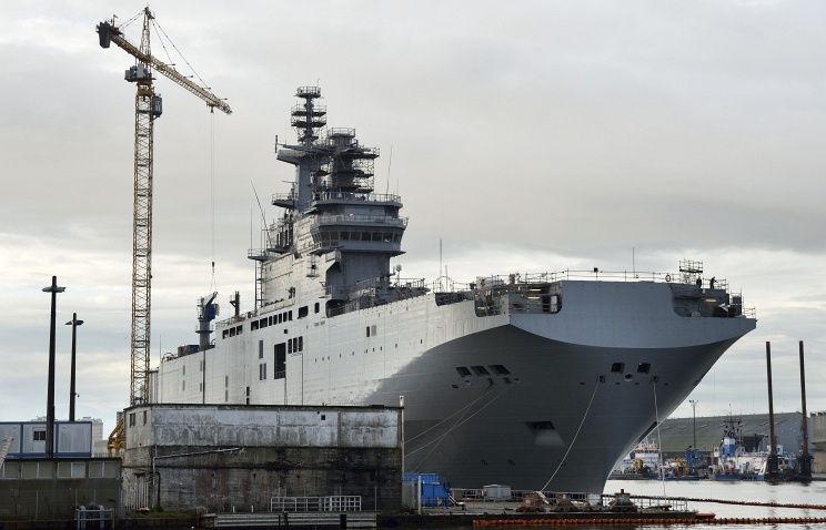 Mistral helicopter carrier. © TASS/Michel Plassart