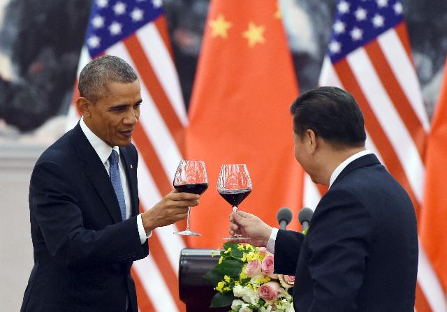 U.S. President Barack Obama, left, and Chinese President Xi Jinping. ©AP/Greg Baker