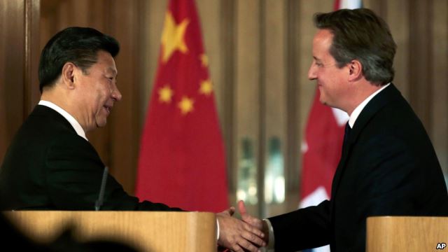 China's President Xi Jinping, left, shakes hands with Britain's Prime Minister David Cameron, during a joint press conference in 10 Downing Street, London, Oct. 21, 2015.