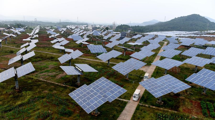 In 2015, China plans to build installations for solar panels with total capacity of 17.8 million kW. © ChinaDaily