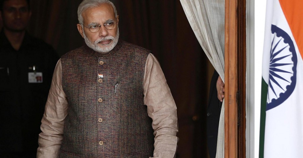 Modi with "Modi jacket" © Adnan Abidi/ Reuters