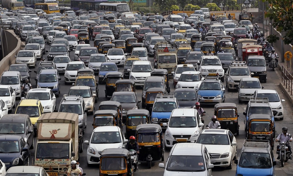 Traffic in Mumbai: campaigners welcomed India’s commitment to cut the ‘emissions intensity’ of its economy. © Rajanish Kakade/AP
