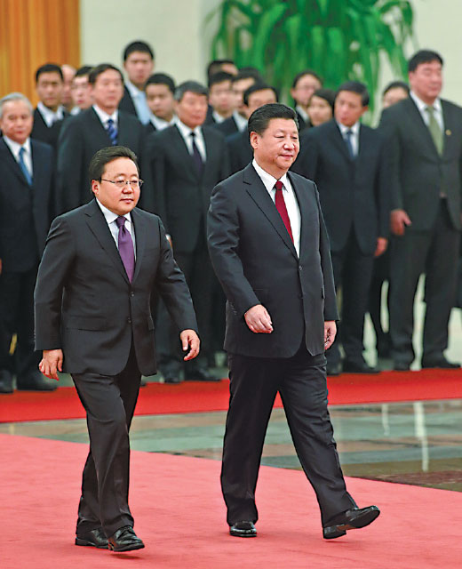 President Xi Jinping welcomes visiting Mongolian President Tsakhia Elbegdorj at the Great Hall of the People in Beijing on Tuesday. Feng Yongbin / China Daily