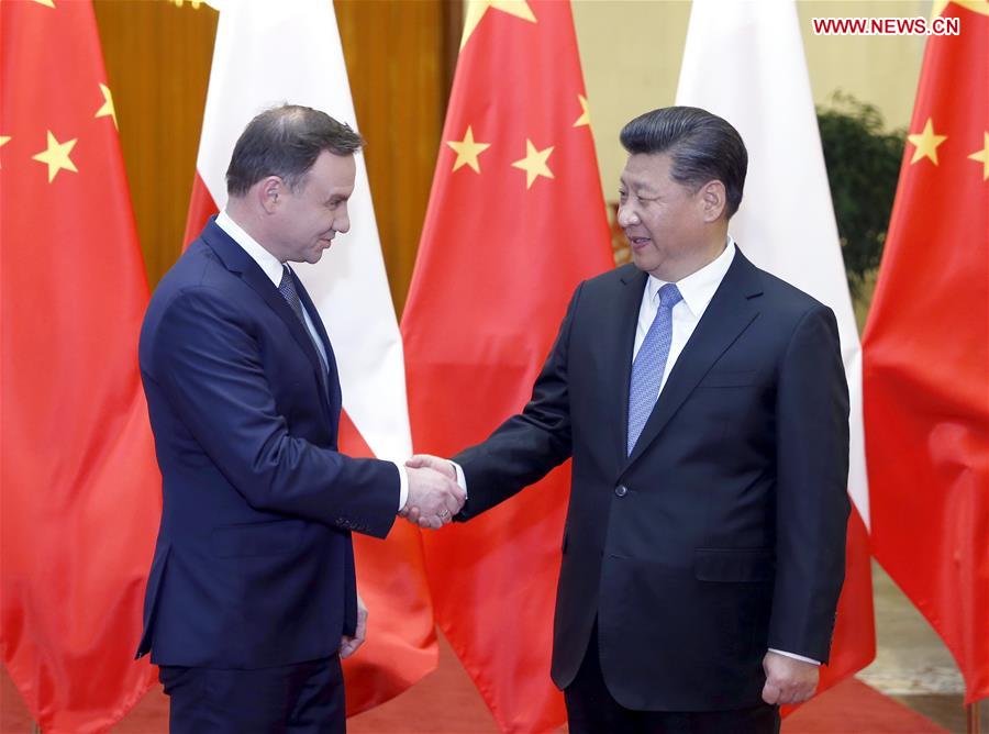 Chinese President Xi Jinping (R) holds talks with Polish President Andrzej Duda at the Great Hall of the People in Beijing, capital of China, Nov. 25, 2015. (Xinhua/Ju Peng) 
