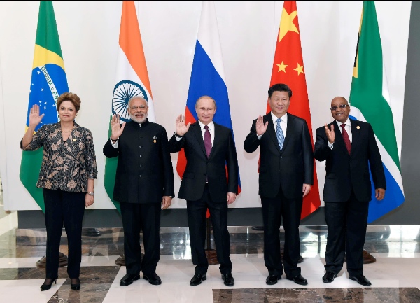 BRICS leaders Chinese President Xi Jinping, Russian President Vladimir Putin, Indian Prime Minister Narendra Modi, South African President Jacob Zuma and Brazilian President Dilma Rousseff pose for photos in Antalya, Turkey, Nov. 15, 2015 [Xinhua]