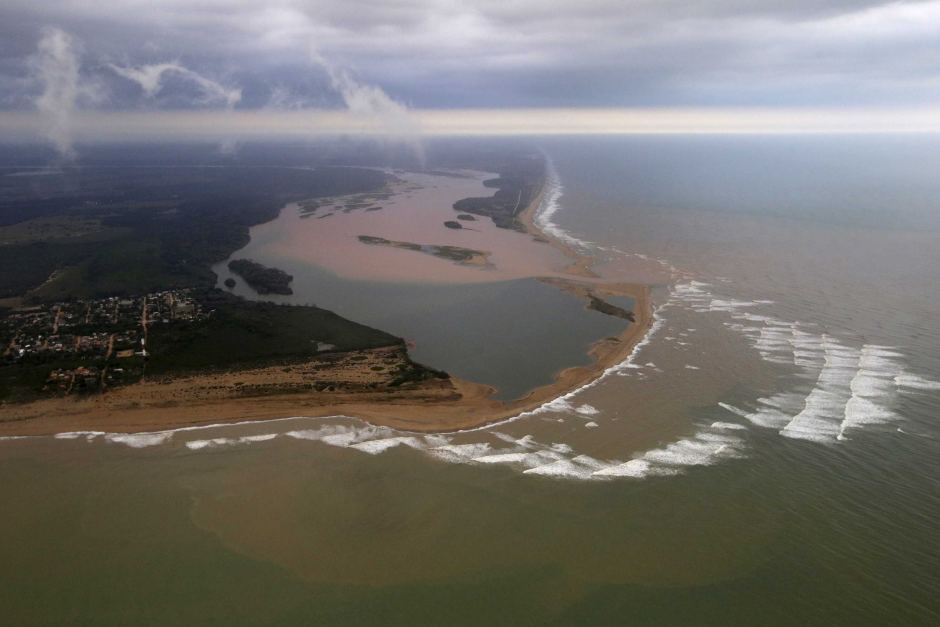An aerial view shows the mouth of Doce River, which was flooded with mud from a burst mine dam, joining the Atlantic Ocean. © Reuters: Ricardo Moraes