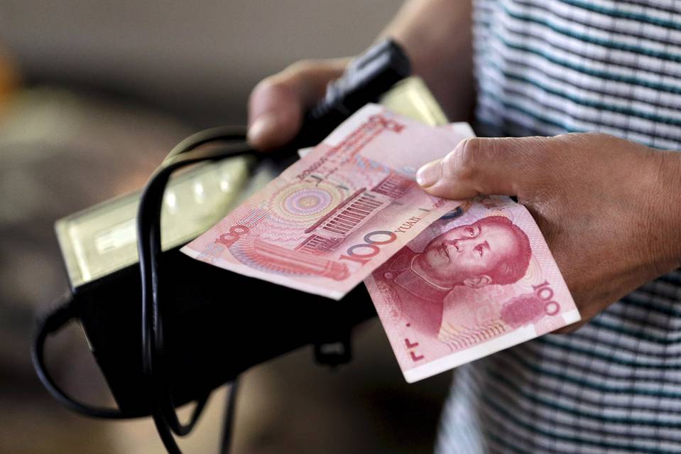 A group says bringing trading and clearing services for China’s yuan to the U.S. would lower costs for domestic companies buying goods and services from the Asian nation. PHOTO: REUTERS