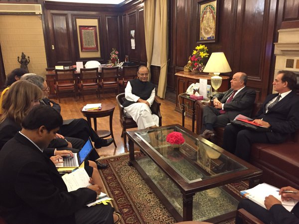 Brazilian Foreign Minister Mauro Vieira met Indian Finance Minister Arun Jaitley in New Delhi on 19 November 2015 [Image: Itamaraty, Brazil]