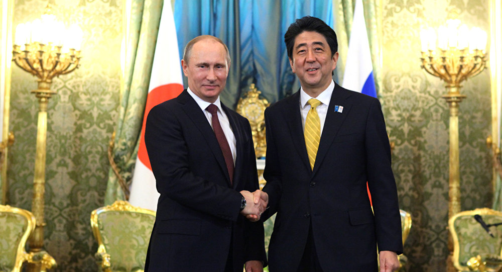 Japanese Prime Minister Shinzo Abe will prepare for a visit by Russian President Vladimir Putin "in close contact" with US President Barack Obama, local media reported. © Sputnik/ Michael Klimentyev