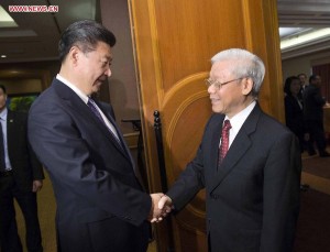 Chinese President Xi Jinping (L) meets with General Secretary of the Communist Party of Vietnam Central Committee Nguyen Phu Trong in Hanoi, Vietnam, Nov. 6, 2015. (Xinhua/Lan Hongguang)