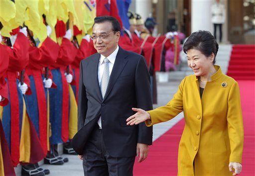 ap-chinese-premier-arrives-in-seoul-for-three-way-summit