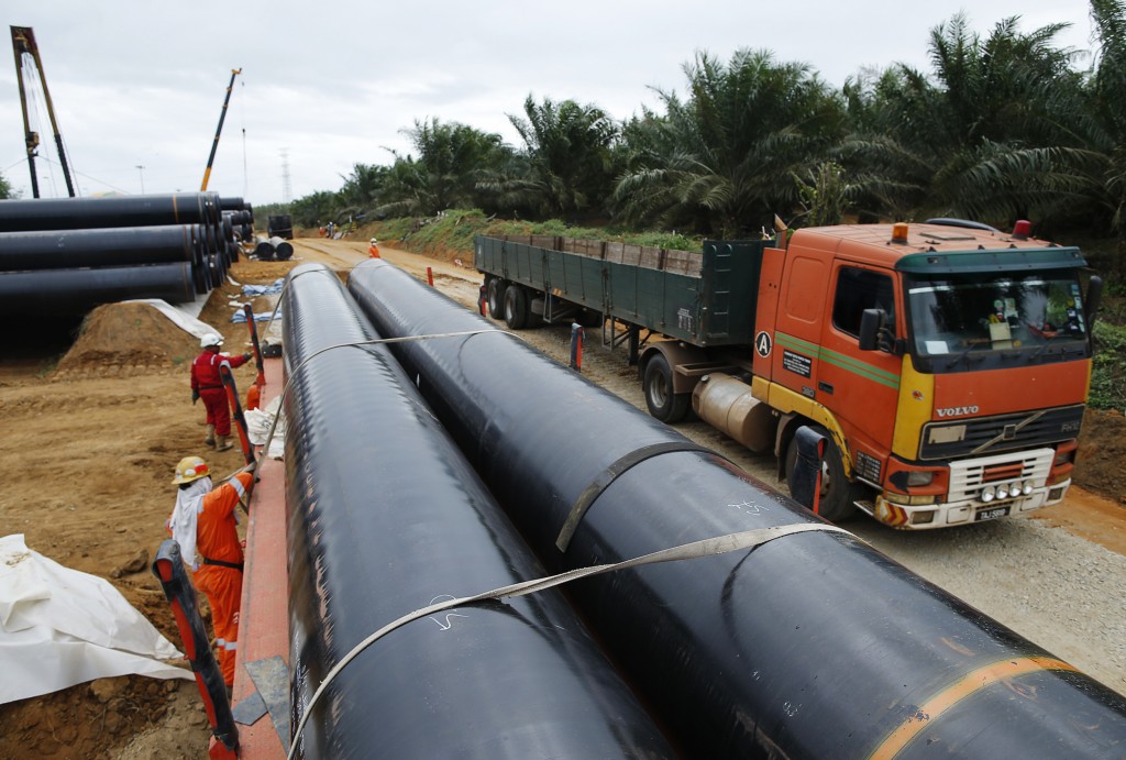 Gas pipeline construction in India. © REUTERS/Edgar Su (MALAYSIA - Tags: BUSINESS COMMODITIES ENERGY CONSTRUCTION REAL ESTATE