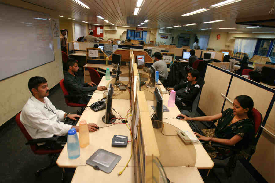 Employees of Indian government ©BGR
