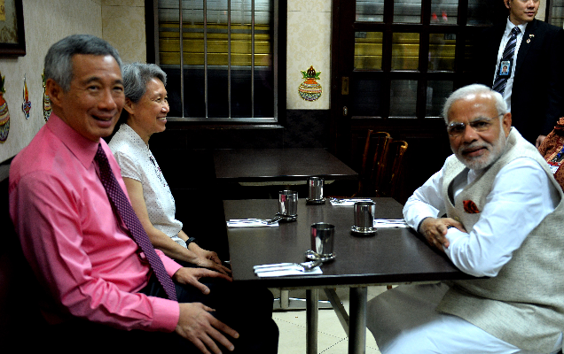 Lee Hsien Loong invites PM Modi to have tea with him in Little India. ©narendramodi.in
