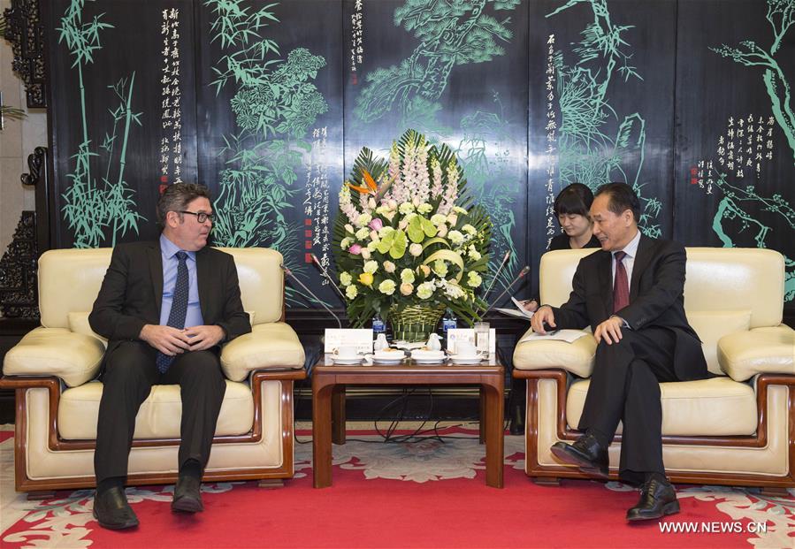 Xinhua News Agency President Cai Mingzhao (R) meets with Americo Martins Dos Santos, chairman of the Brazil Communication Company, in Beijing, capital of China, Dec. 2, 2015. © Xinhua/Li Xueren