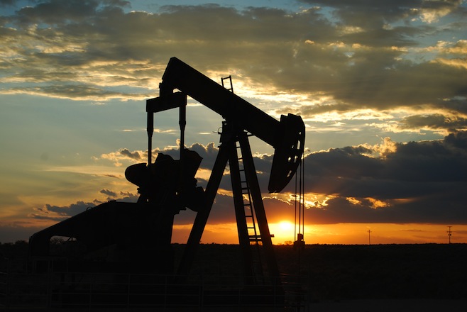 Futures for Brent crude oil dropped to $36.18 a barrel Monday, reaching an 11-year low. © Flickr / Paul Lowry