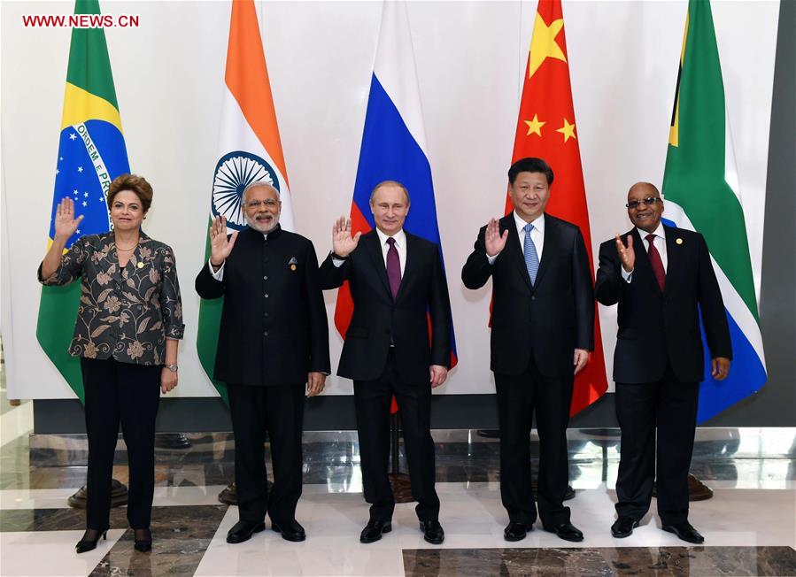 (L-R) Brazil's President Dilma Rousseff, Indian Prime Minister Narendra Modi, Russian President Vladimir Putin, President Xi Jinping and South African President Jacob Zuma pose during a family photo session at the BRICS leaders meeting ahead of G20 summit in Antalya, Turkey, Nov 15, 2015. © Xinhua