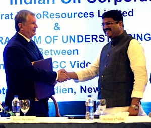 Indian Minister of petroleum and natural gas Dharmendra Pradhan with Rosneft CEO Igor Sechin [Image: Rosneft]