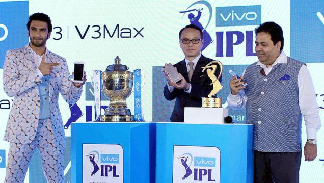 Actor Ranvir Singh, Alex Feng, CEO of VIVO India, and IPL Chairman Rajiv Shukla, with newly launched VIVO smartphones in Mumbai, on Tuesday. Photo: PTI