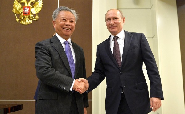 Russian President Vladimir Putin with President of the Asian Infrastructure Investment Bank (AIIB) Jin Liqun in Sochi, Russia on 18 May 2016. Photo: PPIO