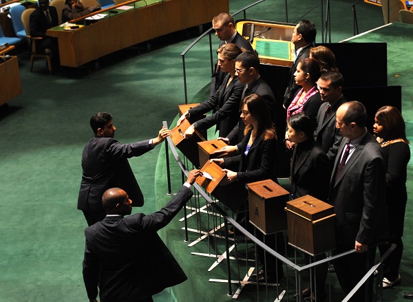 File photo: Delegates of the UN member states cast their ballots at the General Assembly hall at the UN Heaquarters in New York, Oct. 25, 2010 [Xinhua]