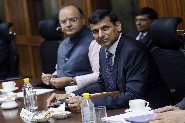 Reserve Bank of India (RBI) governor Raghuram Rajan (right) with finance minister Arun Jaitley. Photo: Anindito Mukherjee/Reuters