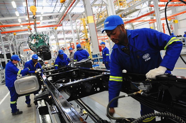 Workers work in new assembly production plant of China First Automotive Works (FAW) Group Corporation in Nelson Mandela Bay Municipality, South Africa [Xinhua]
