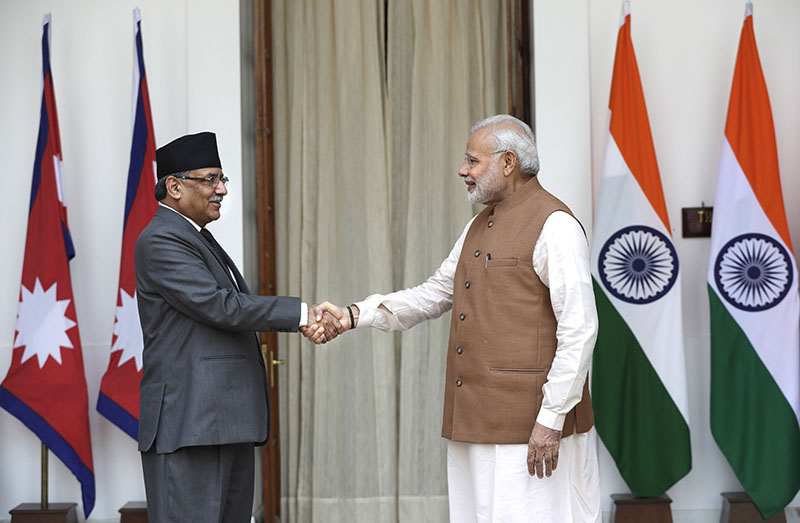 Indian Prime Minister Narendra Modi (right) shakes hand with his Nepali counterpart Pushpa Kamal Dahal before their meeting in New Delhi, India, on Friday, September 16, 2016. Photo: AP