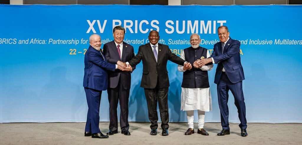 Vitória de Lula nos Brics é recebida como derrota pela mídia entreguista