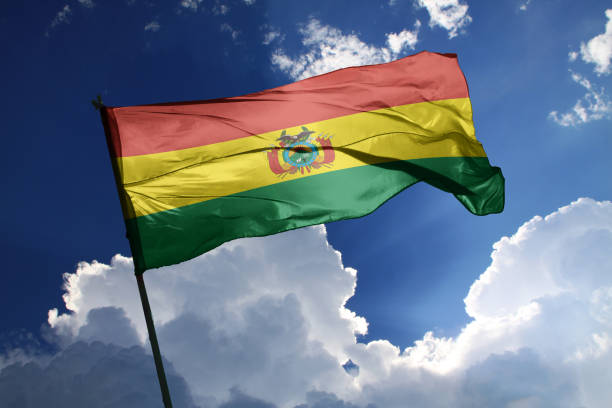 Eleições na Bolívia: direita lidera pesquisas e pode mudar modelo econômico do país