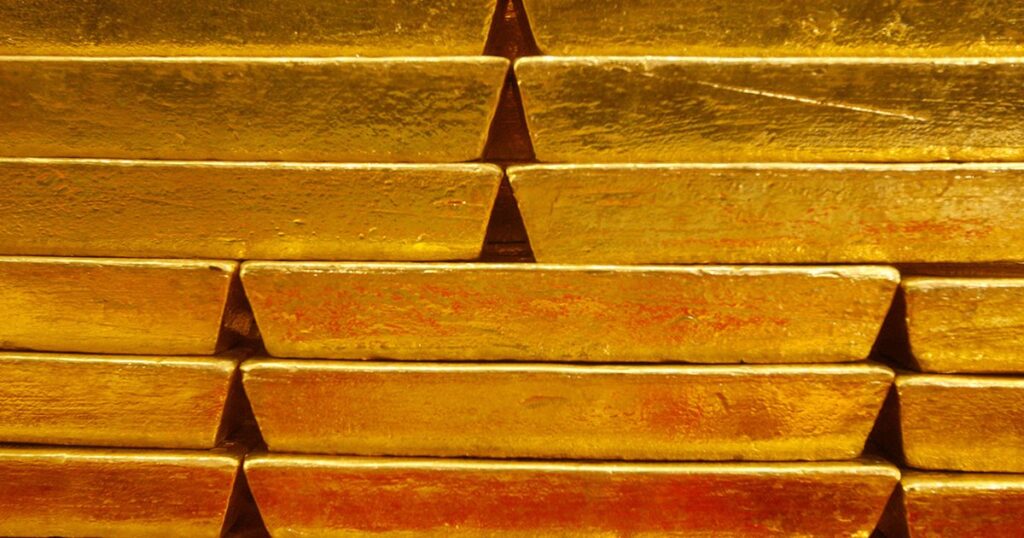 Bloomberg: бурный рост цен на золото поможет Китаю бросить вызов доллару