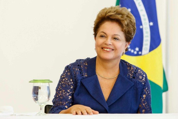 Dilma Rousseff recebe anistia política de comissão e indenização de R$ 100 mil