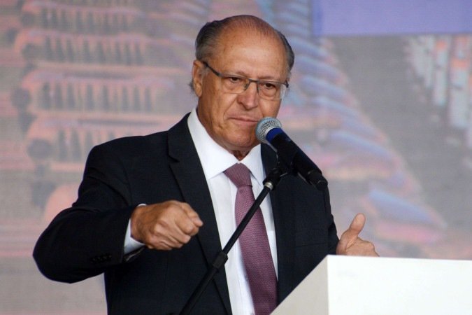 Brasil amanhece na expectativa do tarifaço prometido por Trump