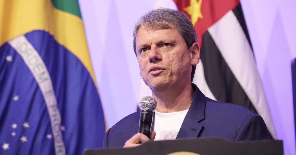 Com tarifaço de Trump, Tarcísio aprende que submissão a Bolsonaro tem limite