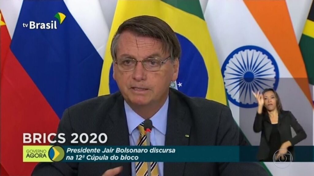 Bolsonaro diz que países que criticam política ambiental brasileira importam madeira ilegal