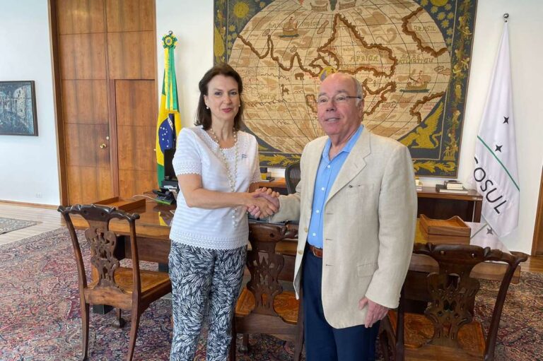 Além de convidar Lula, Milei sinaliza permanência da Argentina no Mercosul