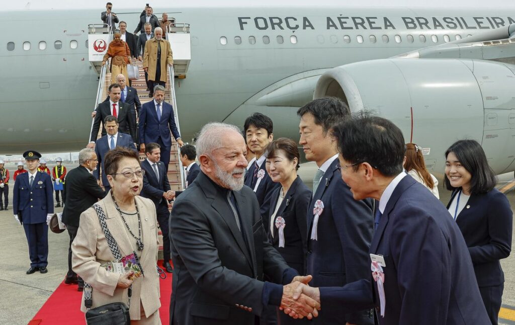Lula e comitiva chegam à Ásia e tentam abrir comércio para carne brasileira