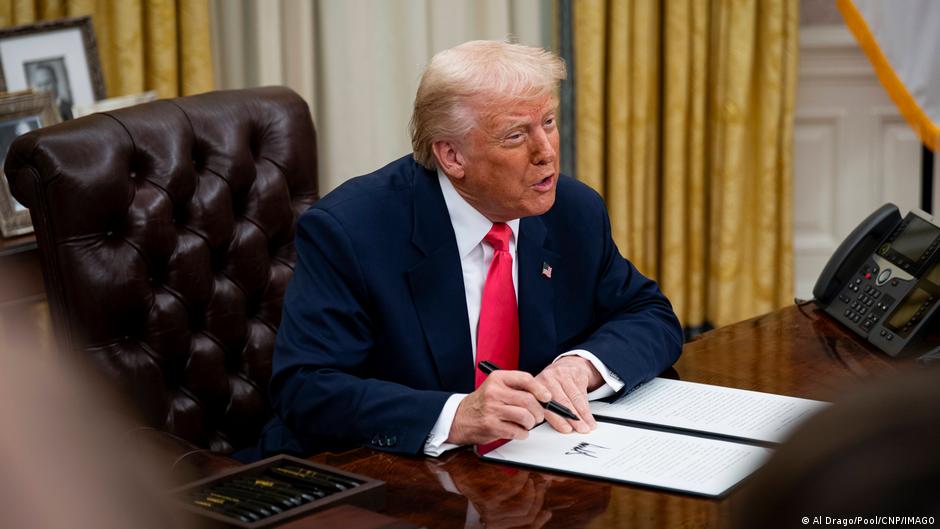 Trump tariffs: Canada rate raised as deal deadline hits