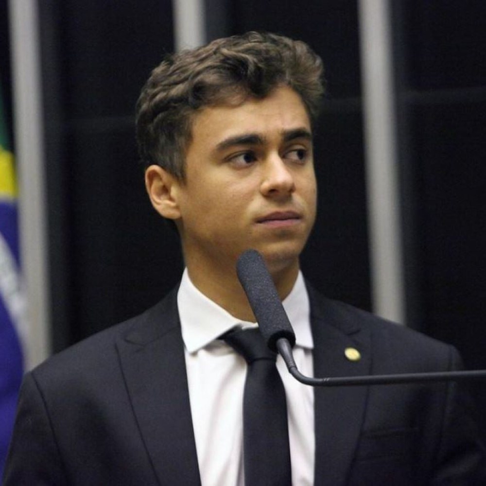 Nikolas protocola pedido de impeachment contra Lula