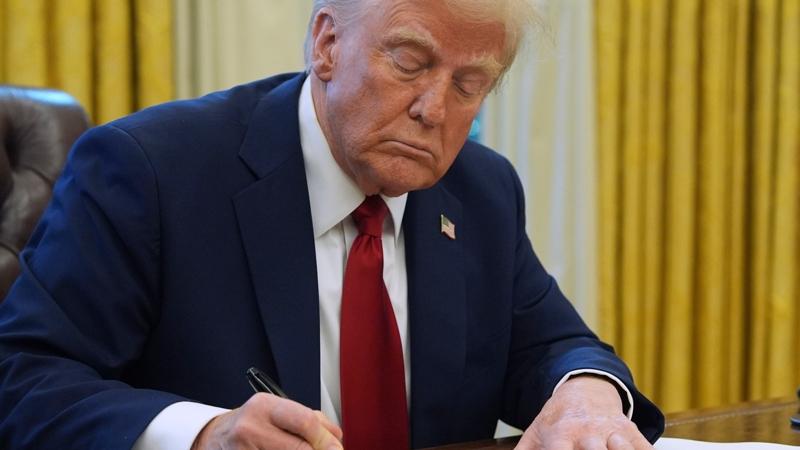 Trump om toll-innføring for Canada, Mexico og Kina: - Ingenting de kan gjøre