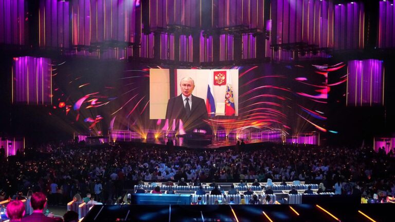 Putin eröffnet Musikwettbewerb Intervision: Bei Russlands Gegenmodell zum ESC siegt Vietnam