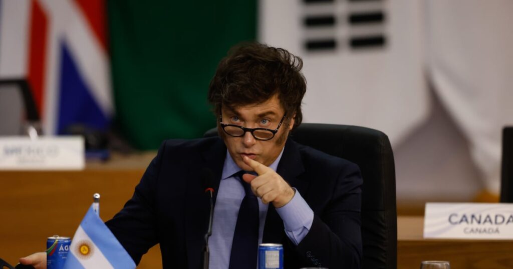 Argentina: especialistas refletem sobre impactos no Brasil após vitória de Milei no Congresso