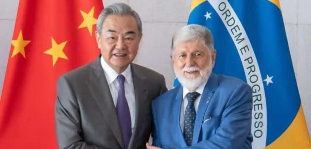 China manifesta apoio ao Brasil contra "interferência externa injustificada" dos EUA e defende ampliação de parceria estratégica