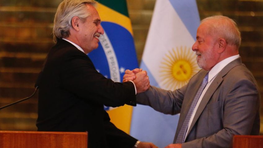 Banco dos Brics pode mudar regras para ajudar Argentina, diz Lula