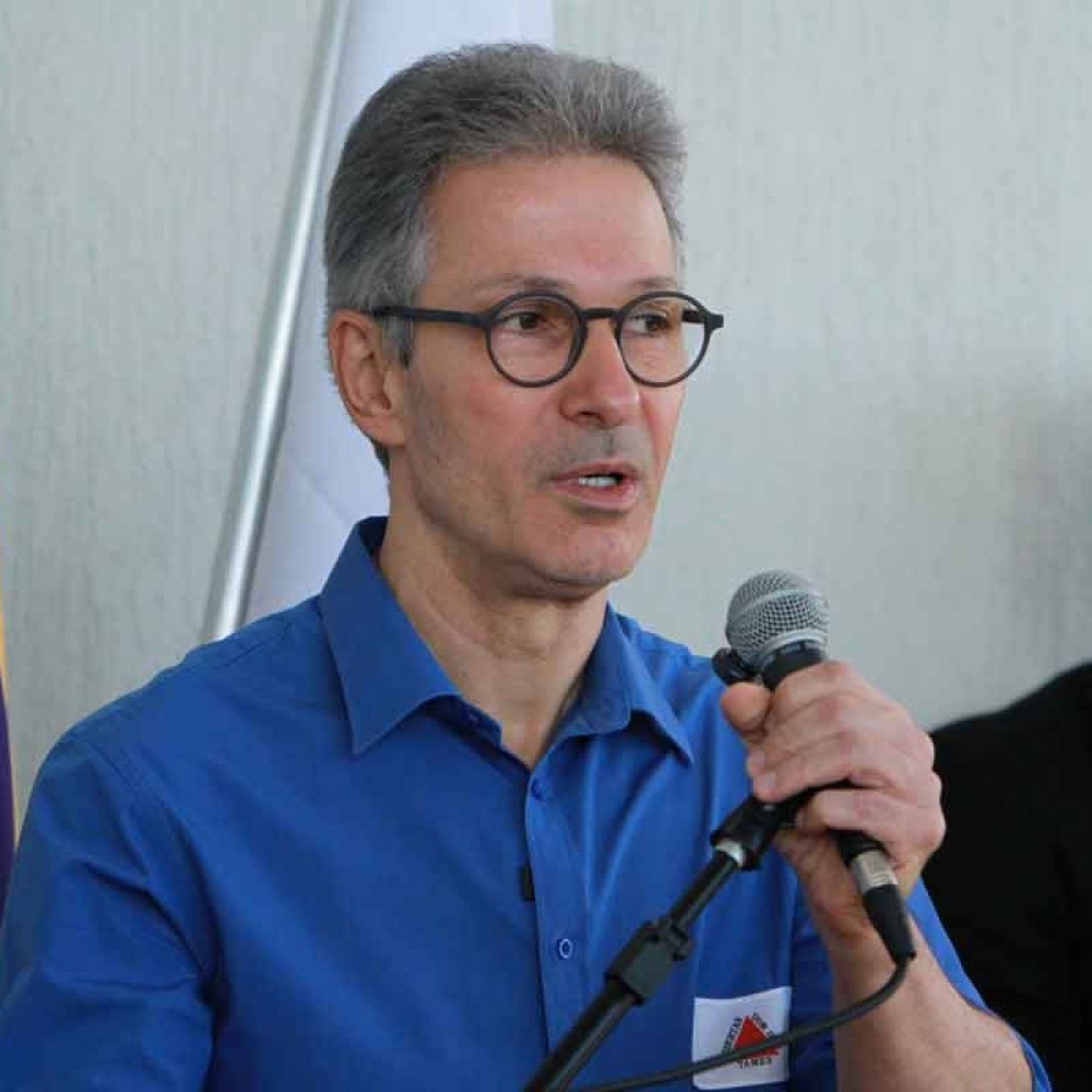 Zema volta a culpar Lula pelo tarifaço: 'Trump de bobo não tem nada'