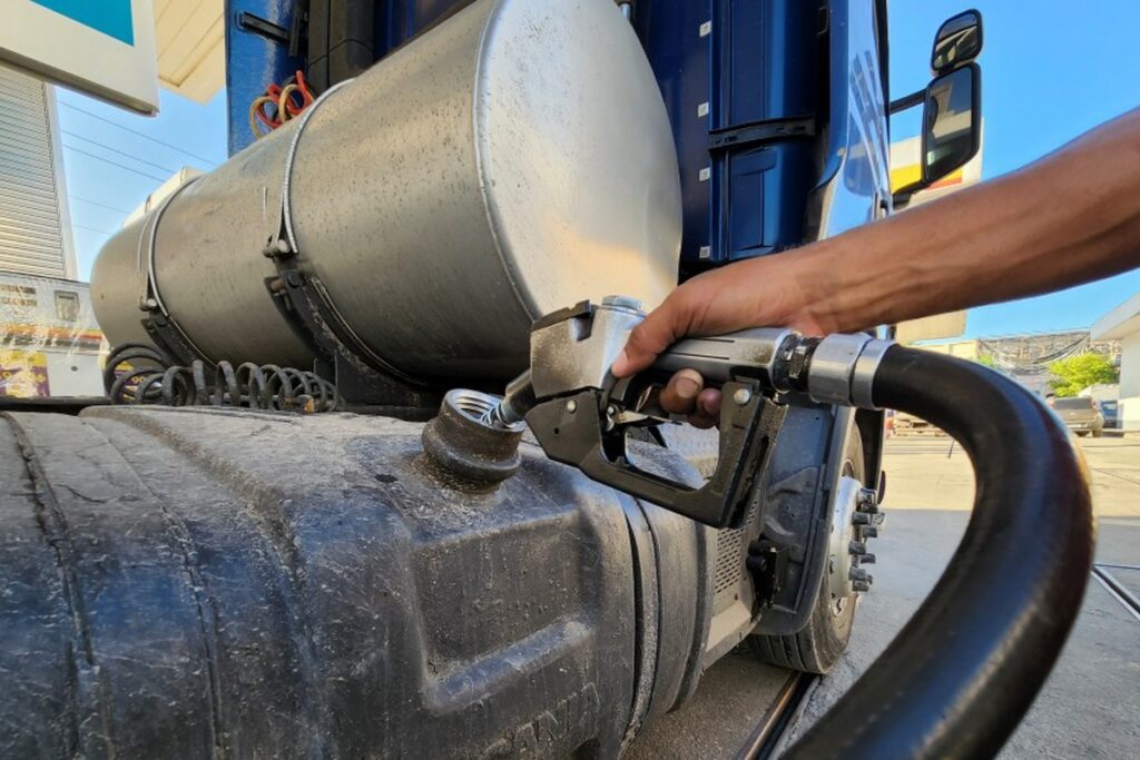 Senadores dizem a Alckmin que compra de petróleo russo é motivo de preocupação para negociações com EUA